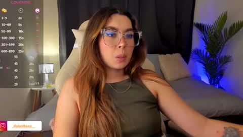 dakottaa__ online show from 11-08-25, 11:47