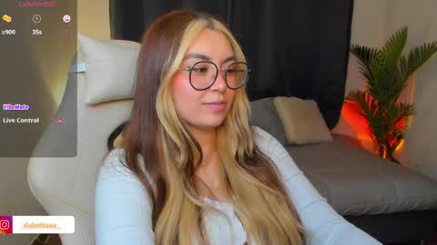 Snapshot of dakottaa__ chatting on 05-15-26, 11:12 dakottaa__ online show from 05-15-26, 11:12