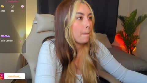 Snapshot of dakottaa__ chatting on 05-15-26, 11:45 dakottaa__ online show from 05-15-26, 11:45