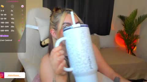Snapshot of dakottaa__ chatting on 05-27-26, 01:57 dakottaa__ online show from 05-27-26, 01:57