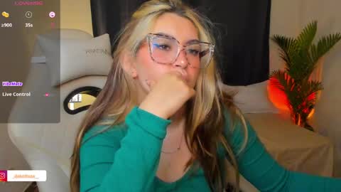 Snapshot of dakottaa__ chatting on 06-06-26, 12:16 dakottaa__ online show from 06-06-26, 12:16