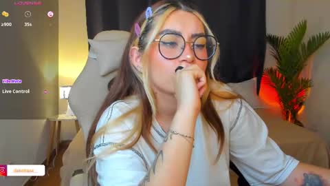 Snapshot of dakottaa__ chatting on 06-24-26, 12:42 dakottaa__ online show from 06-24-26, 12:42