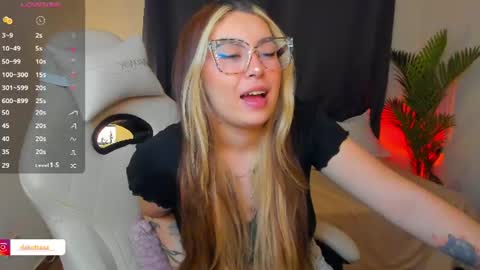 Snapshot of dakottaa__ chatting on 06-25-26, 12:21 dakottaa__ online show from 06-25-26, 12:21