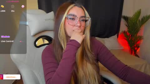 Snapshot of dakottaa__ chatting on 07-01-26, 12:12 dakottaa__ online show from 07-01-26, 12:12