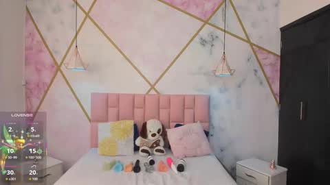 Snapshot of dalas_sr chatting on 10-18-25, 07:03 Liz online show from 10-18-25, 07:03