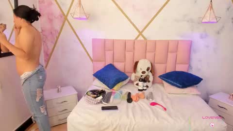 Snapshot of dalas_sr chatting on 10-23-25, 01:21 Liz online show from 10-23-25, 01:21