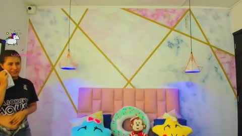 Snapshot of dalas_sr chatting on 11-17-25, 12:44 Liz online show from 11-17-25, 12:44