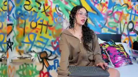 Dali Luu  online show from 07-12-26, 06:21