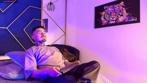 Snapshot of dallas_whitee chatting on 03-15-26, 12:33 Dallas whitee online show from 03-15-26, 12:33