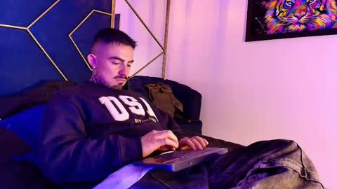 Snapshot of dallas_whitee chatting on 03-21-26, 08:01 Dallas whitee online show from 03-21-26, 08:01