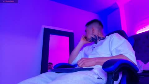 Snapshot of dallas_whitee chatting on 03-29-26, 12:49 Dallas whitee online show from 03-29-26, 12:49