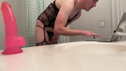 Snapshot of dallasjmg chatting on 03-09-26, 01:31 dallasjmg online show from 03-09-26, 01:31