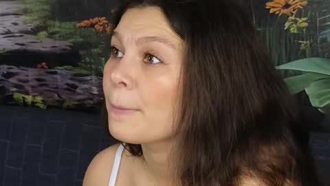 Snapshot of damedefeu chatting on 10-09-25, 11:19 damedefeu online show from 10-09-25, 11:19