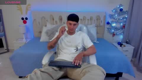 Snapshot of damian23_ chatting on 12-09-24, 01:13 DAMIAN online show from 12-09-24, 01:13