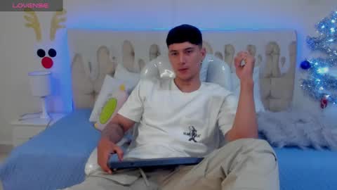 Snapshot of damian23_ chatting on 12-09-24, 04:26 DAMIAN online show from 12-09-24, 04:26