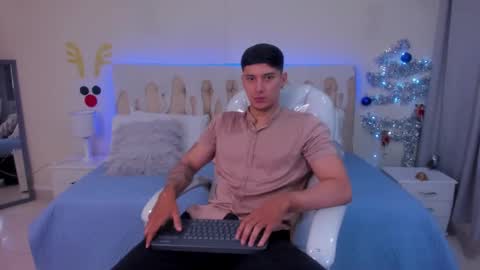 Snapshot of damian23_ chatting on 12-11-24, 12:23 DAMIAN online show from 12-11-24, 12:23
