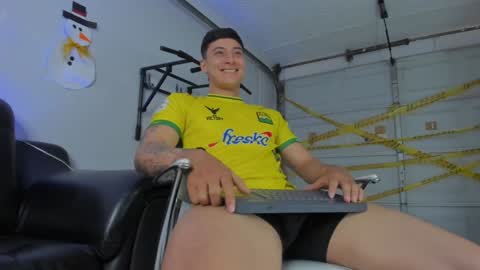 Snapshot of damian23_ chatting on 12-13-24, 12:39 DAMIAN online show from 12-13-24, 12:39