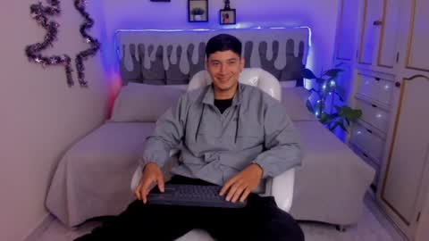 Snapshot of damian23_ chatting on 12-15-24, 12:38 DAMIAN online show from 12-15-24, 12:38