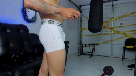 Snapshot of damian23_ chatting on 12-21-24, 07:13 DAMIAN online show from 12-21-24, 07:13