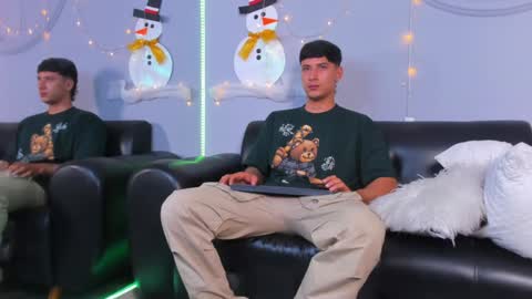 Snapshot of damian23_ chatting on 12-29-24, 05:42 DAMIAN online show from 12-29-24, 05:42
