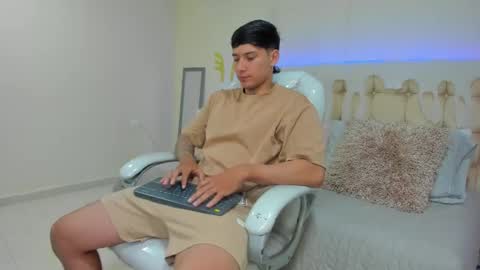 Snapshot of damian23_ chatting on 01-03-25, 12:08 DAMIAN online show from 01-03-25, 12:08