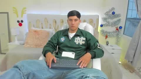 Snapshot of damian23_ chatting on 01-04-25, 12:38 DAMIAN online show from 01-04-25, 12:38