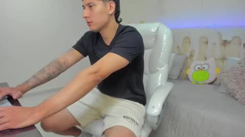 Snapshot of damian23_ chatting on 01-08-25, 12:26 DAMIAN online show from 01-08-25, 12:26