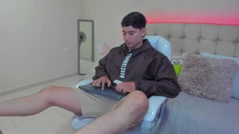 Snapshot of damian23_ chatting on 01-09-25, 01:13 DAMIAN online show from 01-09-25, 01:13