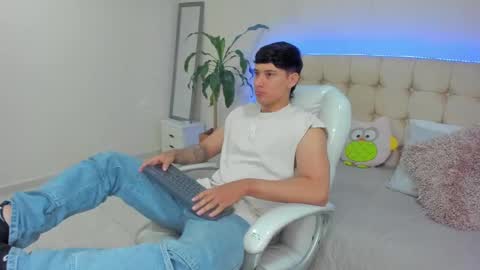 Snapshot of damian23_ chatting on 01-10-25, 12:15 DAMIAN online show from 01-10-25, 12:15