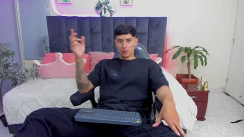 Snapshot of damian23_ chatting on 01-12-25, 03:57 DAMIAN online show from 01-12-25, 03:57