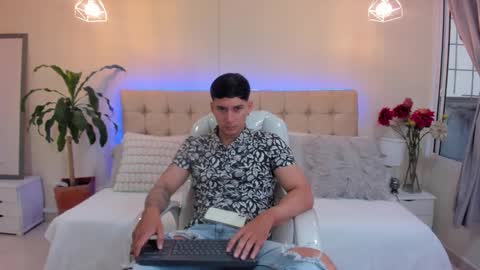 Snapshot of damian23_ chatting on 01-13-25, 12:35 DAMIAN online show from 01-13-25, 12:35