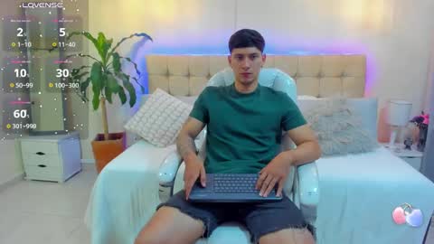 Snapshot of damian23_ chatting on 01-20-25, 01:11 DAMIAN online show from 01-20-25, 01:11