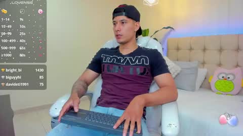 Snapshot of damian23_ chatting on 01-21-25, 12:29 DAMIAN online show from 01-21-25, 12:29