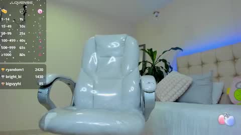 Snapshot of damian23_ chatting on 01-21-25, 03:32 DAMIAN online show from 01-21-25, 03:32