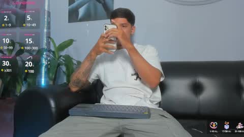 Snapshot of damian23_ chatting on 02-08-25, 03:19 DAMIAN online show from 02-08-25, 03:19
