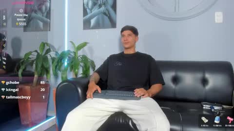 Snapshot of damian23_ chatting on 02-09-25, 07:27 DAMIAN online show from 02-09-25, 07:27