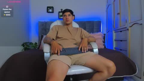 Snapshot of damian23_ chatting on 02-11-25, 12:37 DAMIAN online show from 02-11-25, 12:37