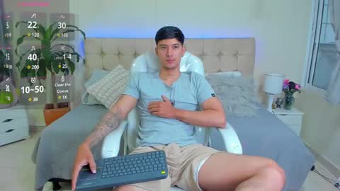 Snapshot of damian23_ chatting on 02-18-25, 12:39 DAMIAN online show from 02-18-25, 12:39