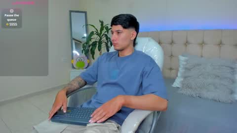 Snapshot of damian23_ chatting on 02-22-25, 12:19 DAMIAN online show from 02-22-25, 12:19