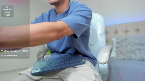 Snapshot of damian23_ chatting on 02-22-25, 04:19 DAMIAN online show from 02-22-25, 04:19