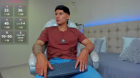 Snapshot of damian23_ chatting on 02-25-25, 06:20 DAMIAN online show from 02-25-25, 06:20