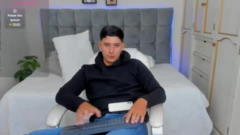 Snapshot of damian23_ chatting on 03-11-25, 04:51 DAMIAN online show from 03-11-25, 04:51
