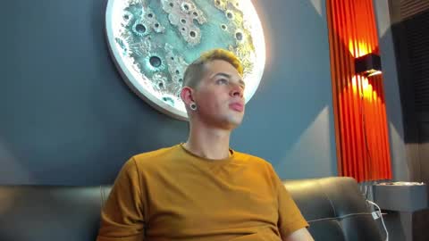 Snapshot of damian__oliver chatting on 12-09-24, 03:29 Damian Oliver online show from 12-09-24, 03:29