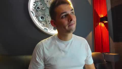 Snapshot of damian__oliver chatting on 12-12-24, 06:03 Damian Oliver online show from 12-12-24, 06:03