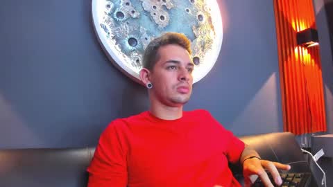 Snapshot of damian__oliver chatting on 12-16-24, 10:29 Damian Oliver online show from 12-16-24, 10:29