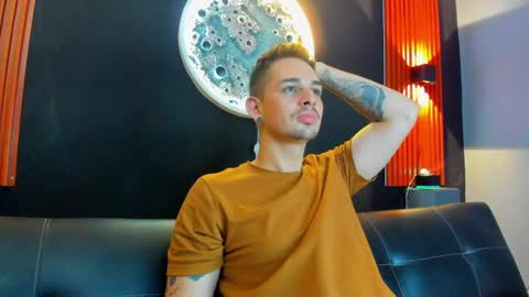 Snapshot of damian__oliver chatting on 01-17-25, 10:55 Damian Oliver online show from 01-17-25, 10:55