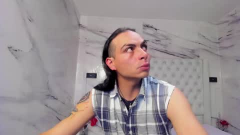Snapshot of damian_and_tiana chatting on 02-28-25, 01:58 damian_and_tiana online show from 02-28-25, 01:58