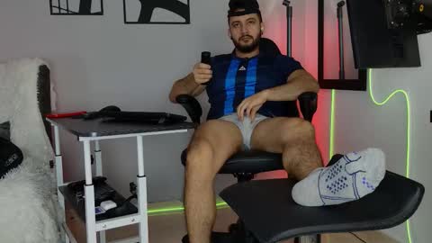 Snapshot of damian_buck chatting on 02-12-26, 04:18 Jaxon online show from 02-12-26, 04:18