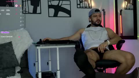 Snapshot of damian_buck chatting on 04-01-26, 04:35 Jaxon online show from 04-01-26, 04:35