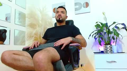 Snapshot of damian_ferrer01 chatting on 10-17-25, 08:55 damian_ferrer01 online show from 10-17-25, 08:55
